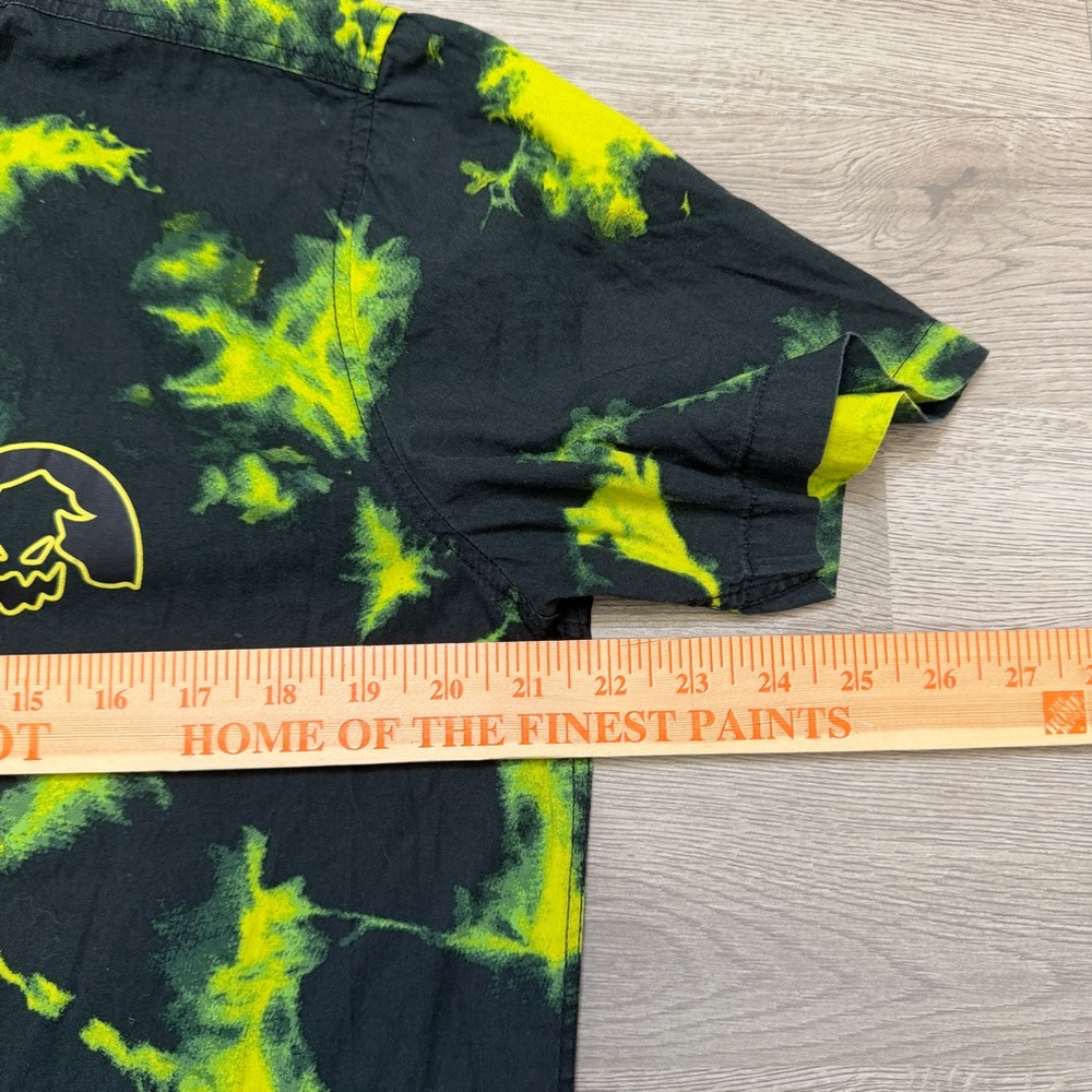 Disney Oogie Boogie Our Universe Green SS Button Down Shirt Men's MEDIUM - Picture 12 of 12